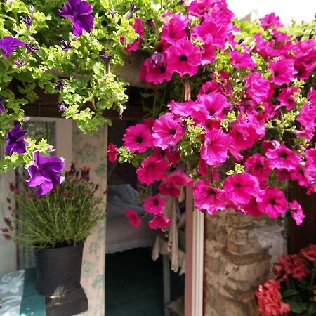 Bed and Breakfast Le Petit Chateau Dolceacqua Exterior foto