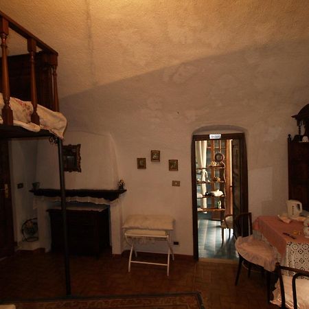 Bed and Breakfast Le Petit Chateau Dolceacqua Exterior foto
