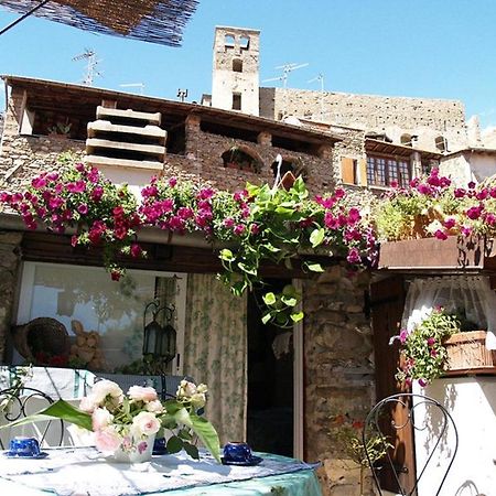 Bed and Breakfast Le Petit Chateau Dolceacqua Exterior foto