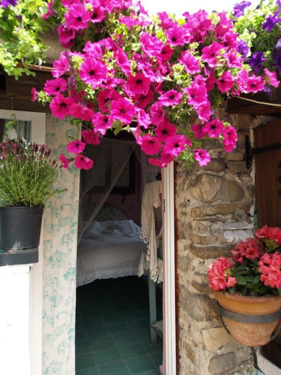 Bed and Breakfast Le Petit Chateau Dolceacqua Exterior foto