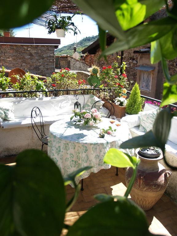 Bed and Breakfast Le Petit Chateau Dolceacqua Exterior foto