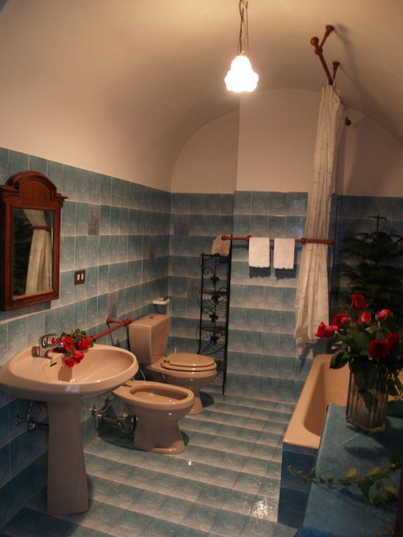 Bed and Breakfast Le Petit Chateau Dolceacqua Zimmer foto